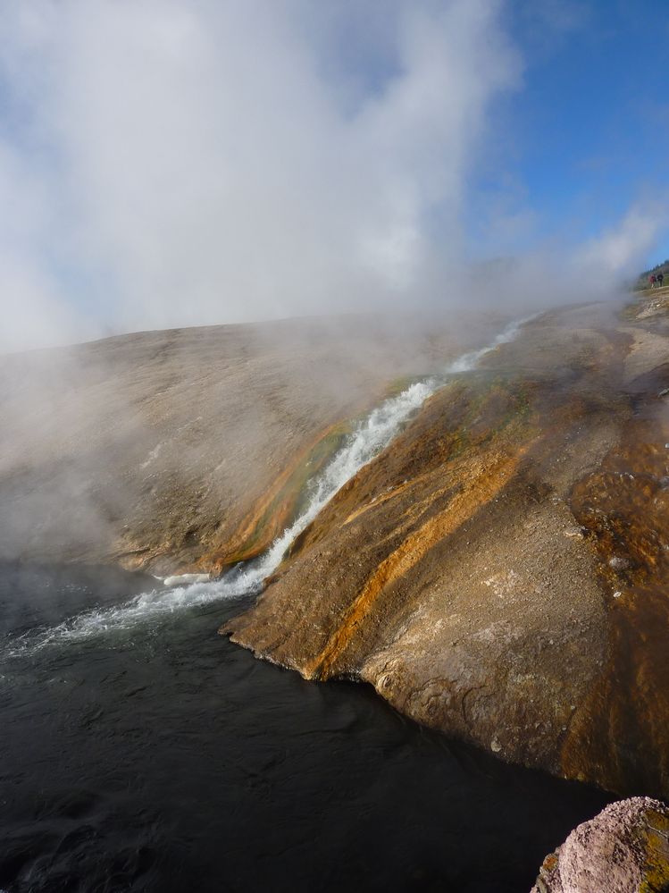 Yellowstone Midway Geyser Basin (41).JPG